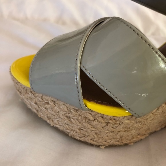 Xhilaration Gray and Yellow Wedges - Picture 5 of 6